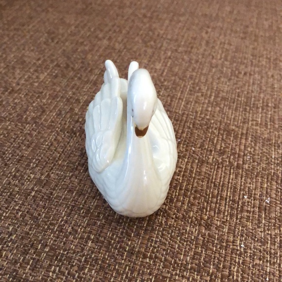 Lenox Swan with 24 Karat Gold Accents - Picture 3 of 7